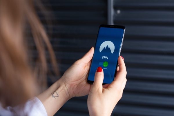 Bezproblemowe połączenie z VPN: Najlepsza platforma do jednoklikowych połączeń serwerowych na desktopie i urządzeniach mobilnych