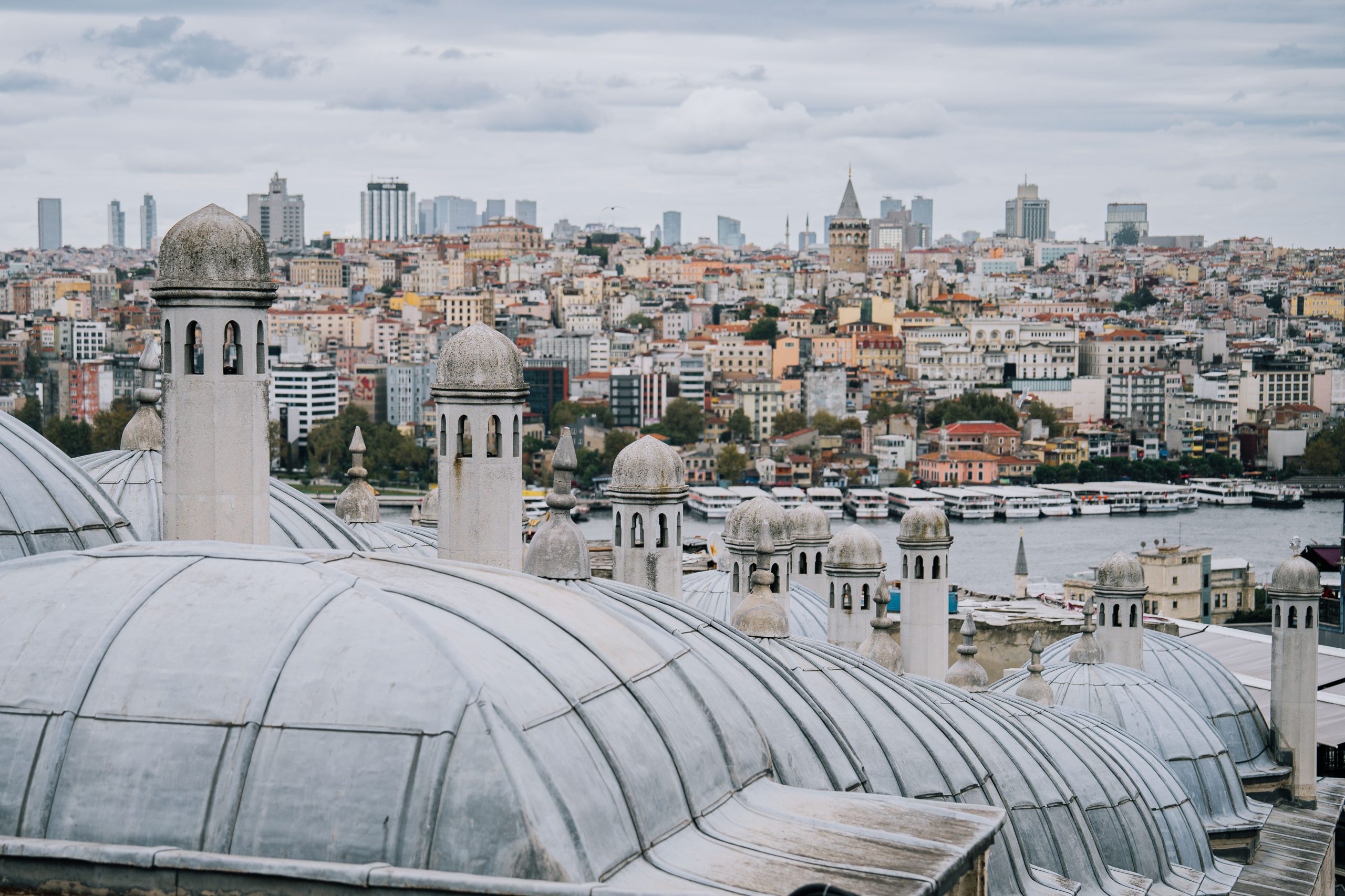 Istanbul: Miejsce Spotkań Kontynentów w Zasięgu Ręki – Sekrety Taniego Podróżowania