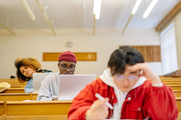 Najlepsze hostingi dla witryn szkolnych i uniwersyteckich: Test Stresowy Portalu Studenckiego