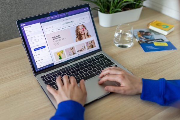 Podnieś Swój Biznes na Wyższy Poziom z Usługami Rozwoju E-Commerce: Sklepy Shopify i WooCommerce