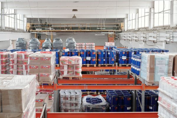 Rewolucja w dystrybucji zasobów marki: Multi-Channel Brand Asset Distribution z AI